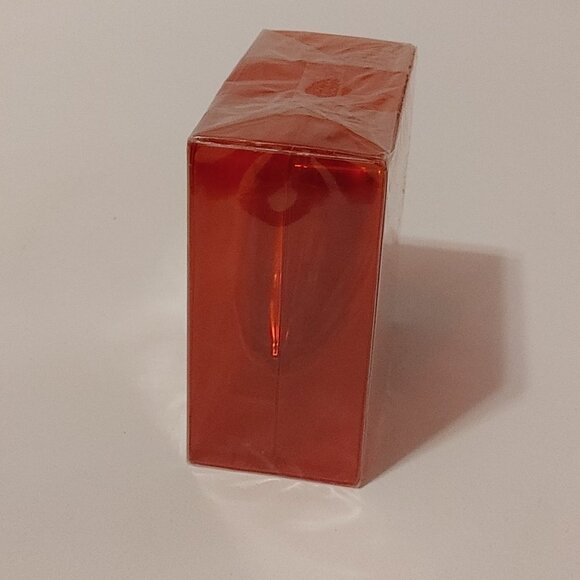 Love Is On Revlon Sealed BNIP Fragrance 1.7fl oz 50ml KISS LIP Shaped Bottle - Picture 6 of 9